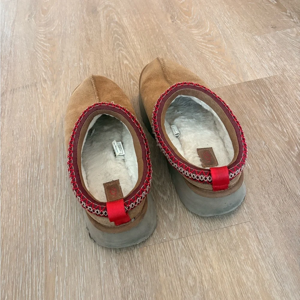 UGG Tasman: Chestnut with Red Trim - Picture 3 of 5